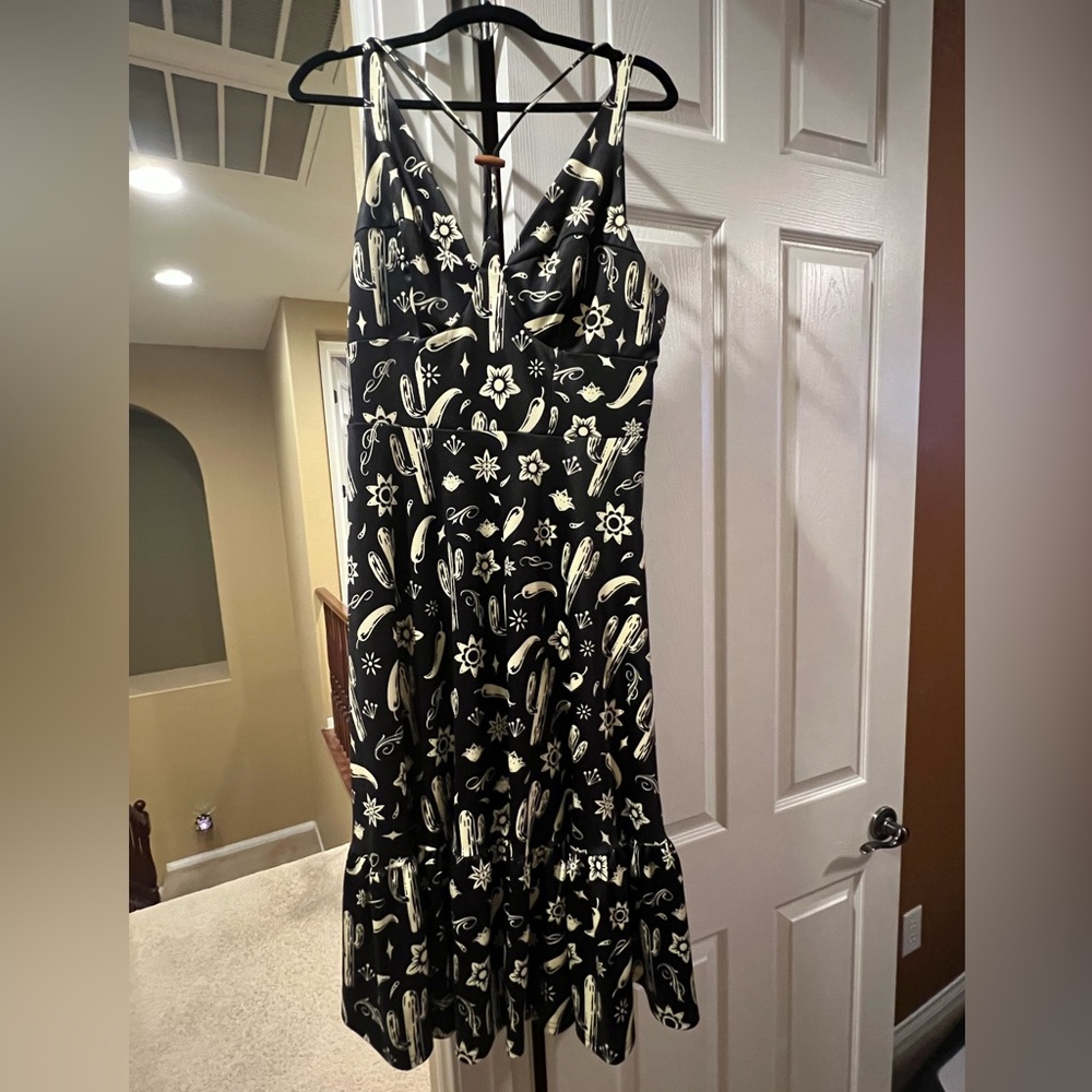 Chic Black and Cream Midi Dress